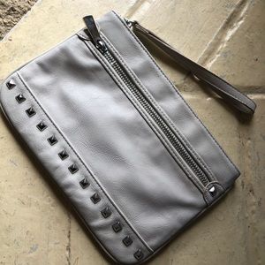Taupe color express clutch 🌟